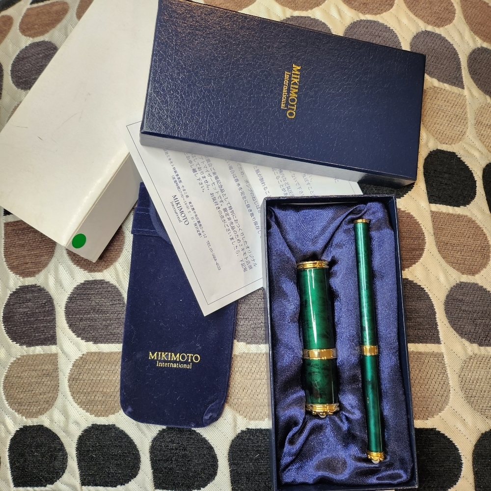 MIKIMOTO International Perfume refillable/ Lip Brush with pearls Vintage not use